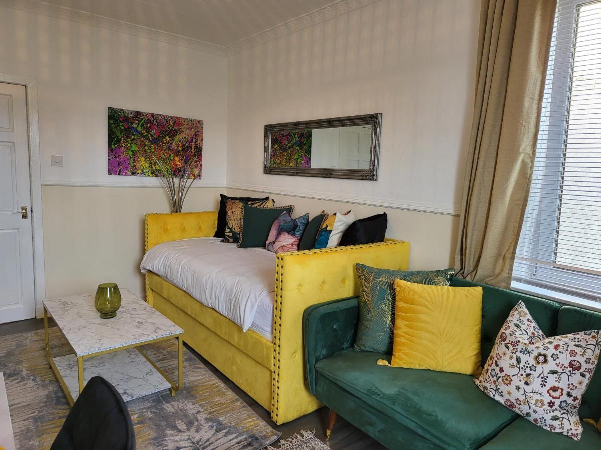 4 Bedrooms By Sensational Short Lets & Serviced * Edinburgh