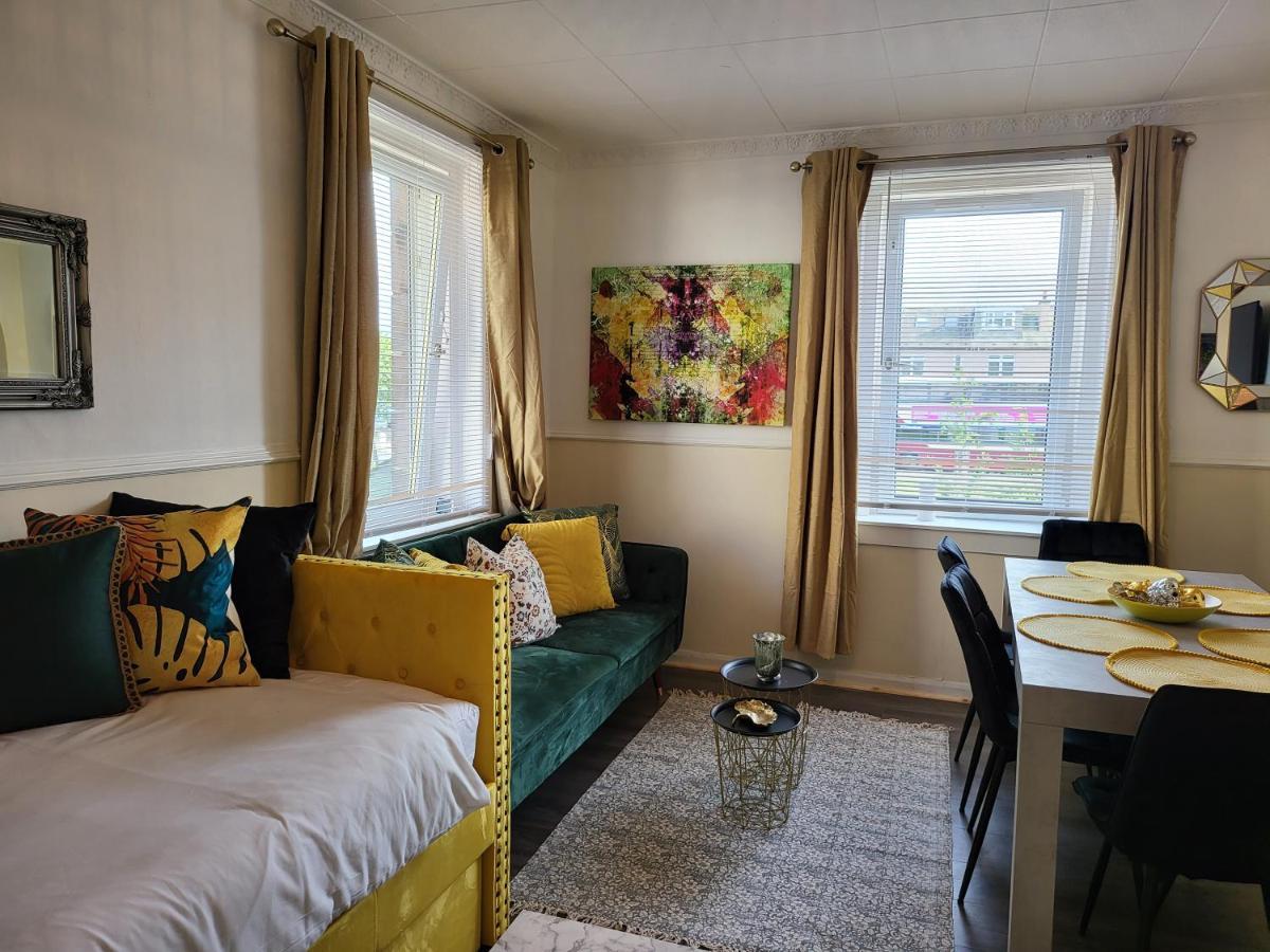 Apartment 4 Bedrooms By Sensational Short Lets & Serviced