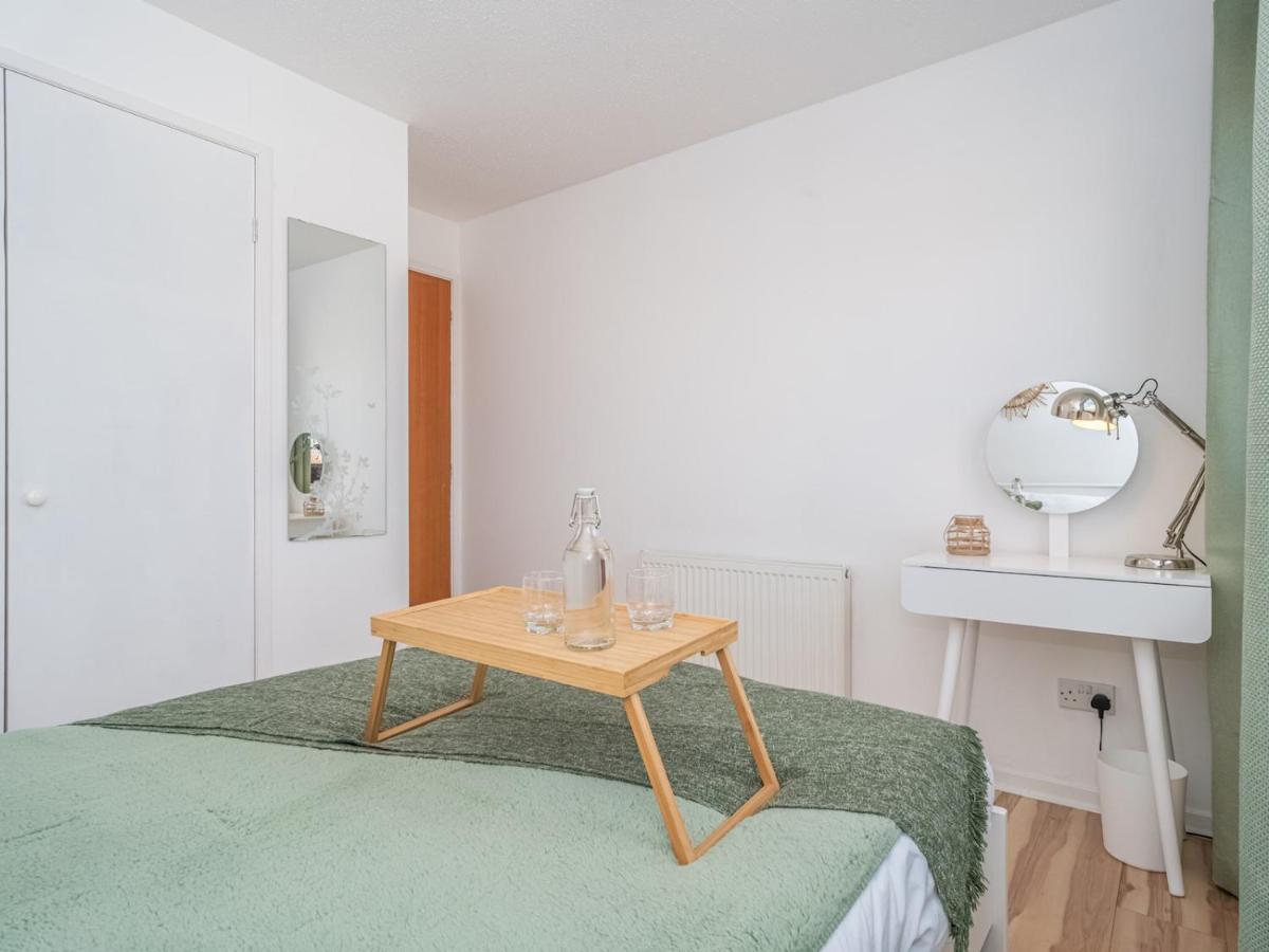 Newly Furnished 2bed Flat With Peaceful Views Apartment *