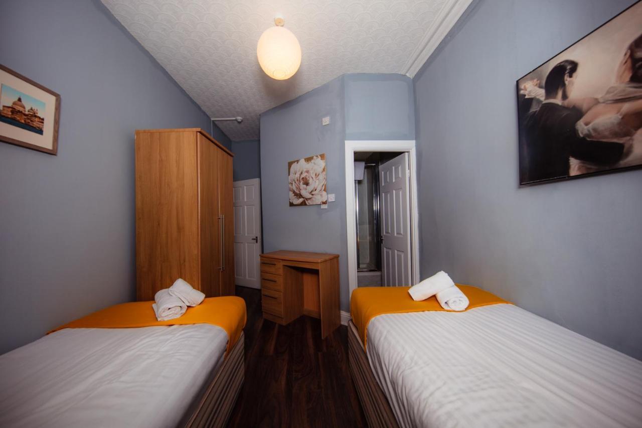 Super Central 4bedroom At The Meadows Apartment