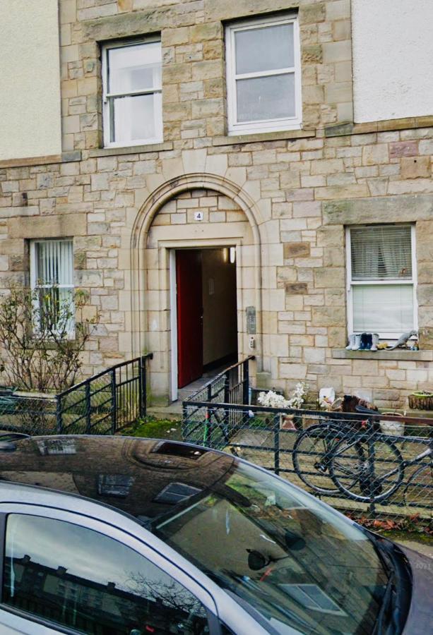 Simple 2bed Flat In Edinburgh.