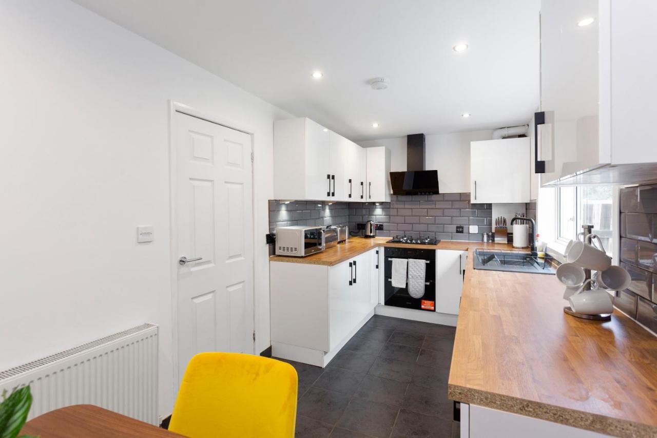 Stylish 3 Bed Abode-parking And Garden Edinburgh