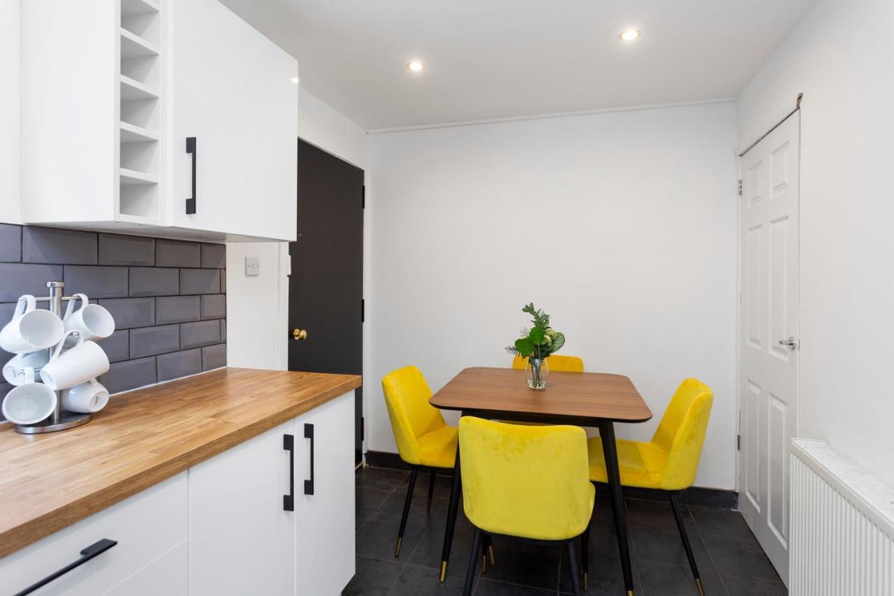 Stylish 3 Bed Abode-parking And Garden