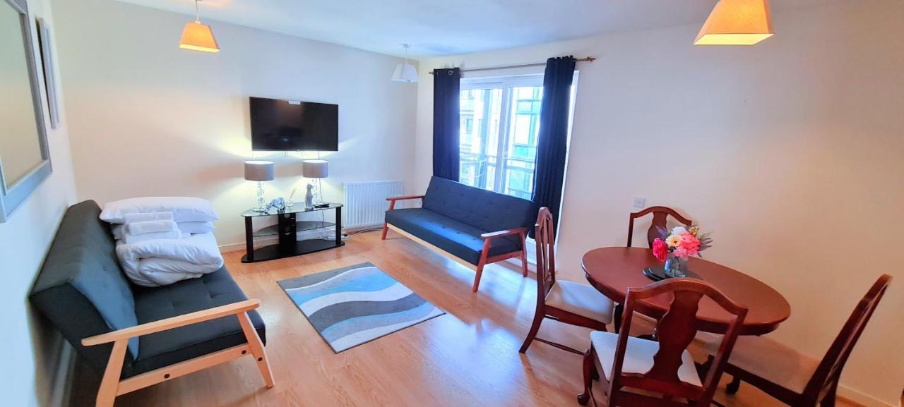 Elegant 2 Bedroom Centre - Free Parking - Private Balcony - Stunning Views