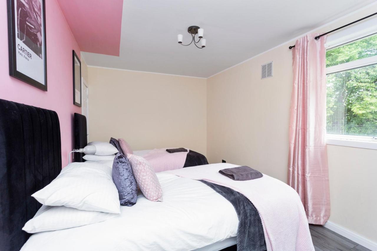 Stylish 3 Bed Abode-parking And Garden Edinburgh