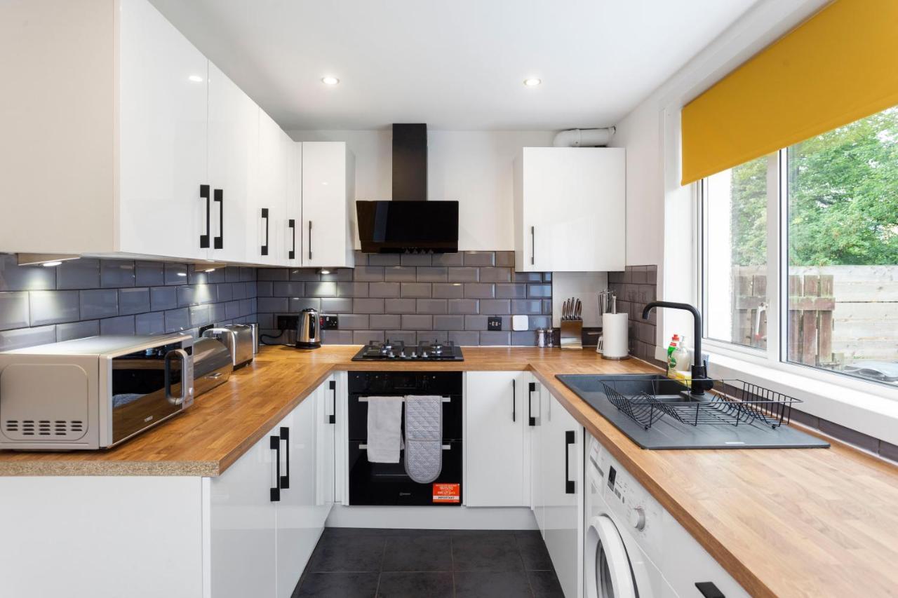 Stylish 3 Bed Abode-parking And Garden