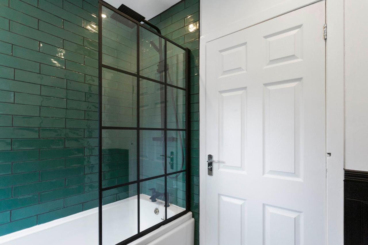 Apartment Stylish 3 Bed Abode-parking And Garden