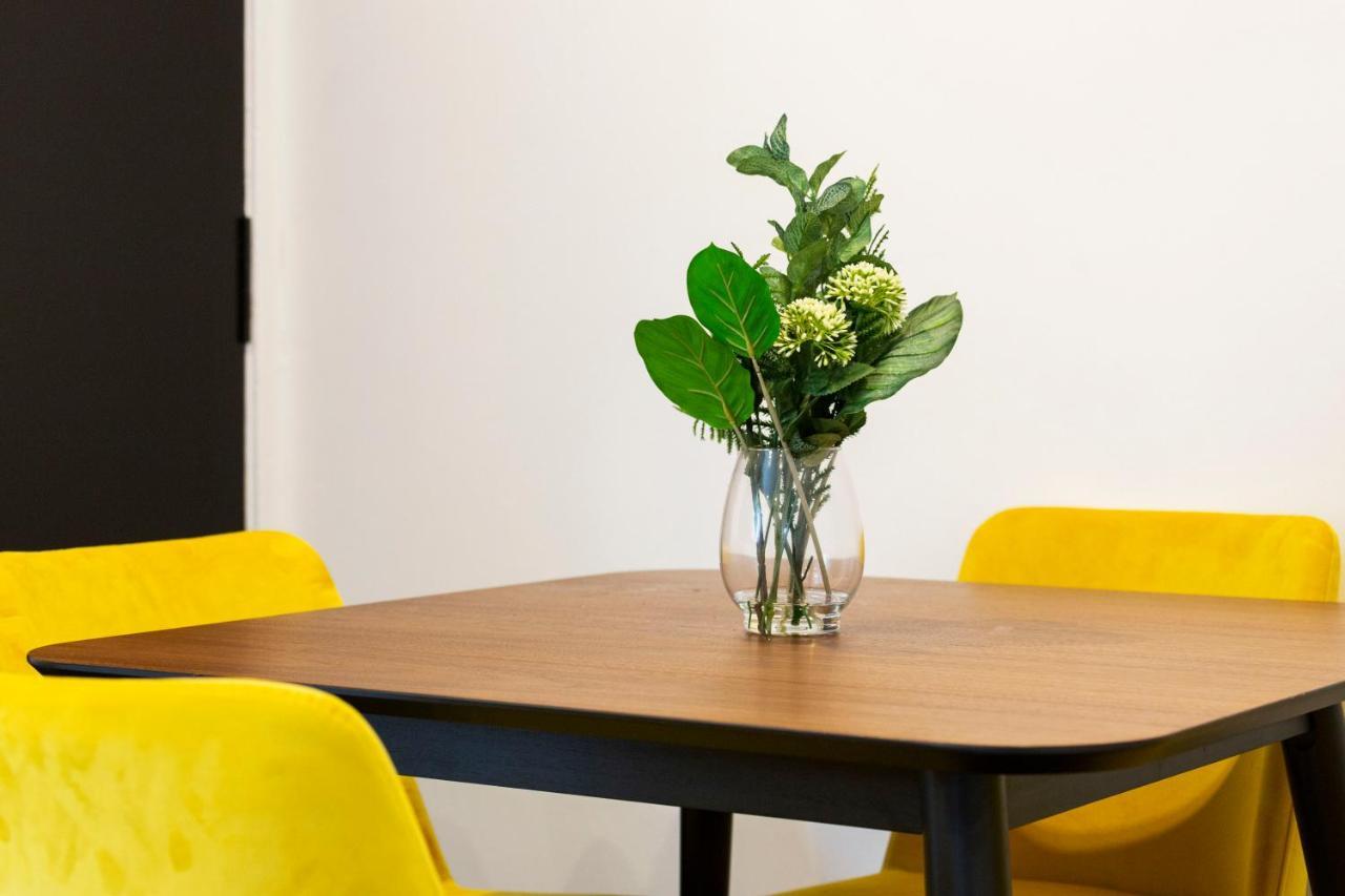 Stylish 3 Bed Abode-parking And Garden Apartment Edinburgh