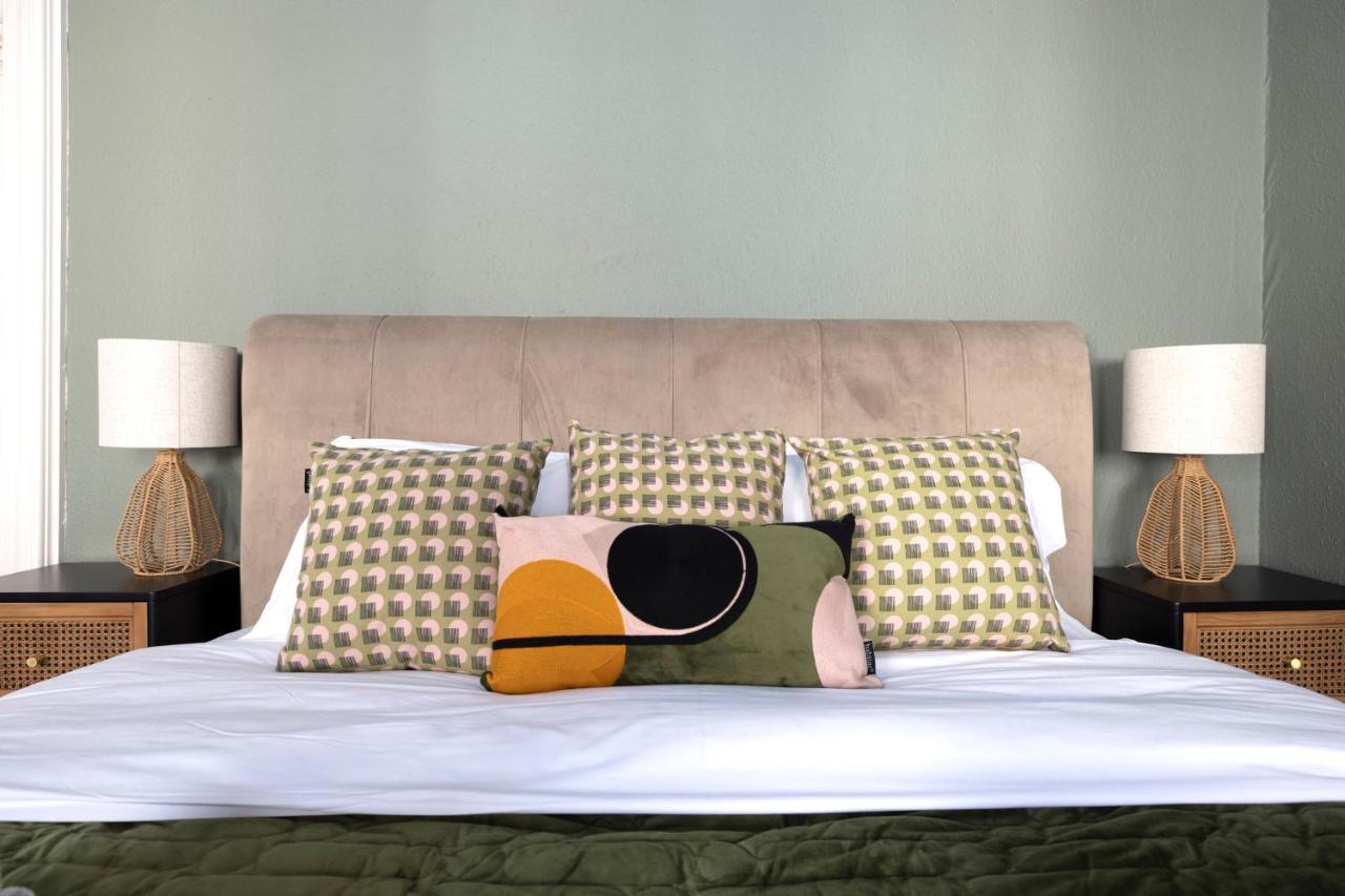 Joivy Homely By St Giles With Desk Apartment EDI