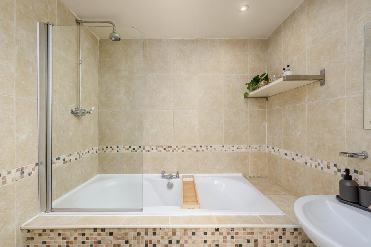 Apartment 2 Bed Old Town - Next To Castle Edinburgh