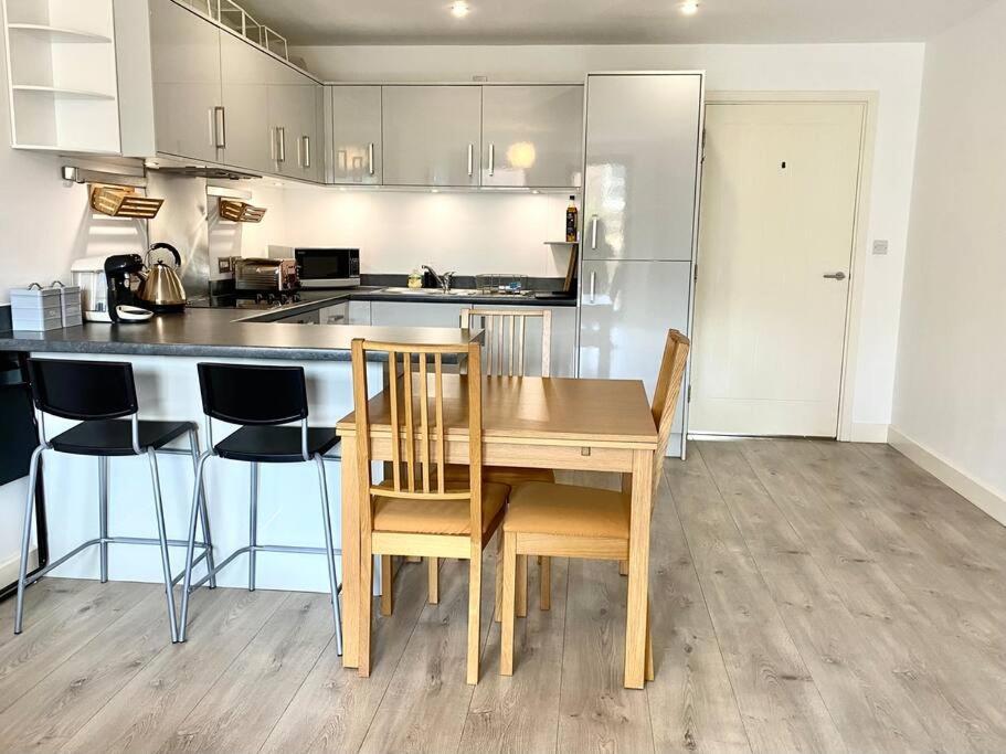 Modern With Private Terrace Edinburgh