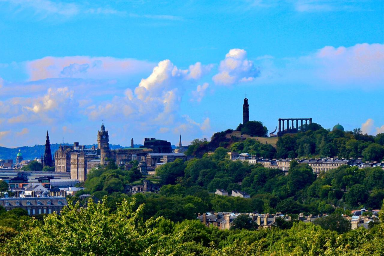 View In The Heart Of Edinburgh: Castle To Sea Edinburgh