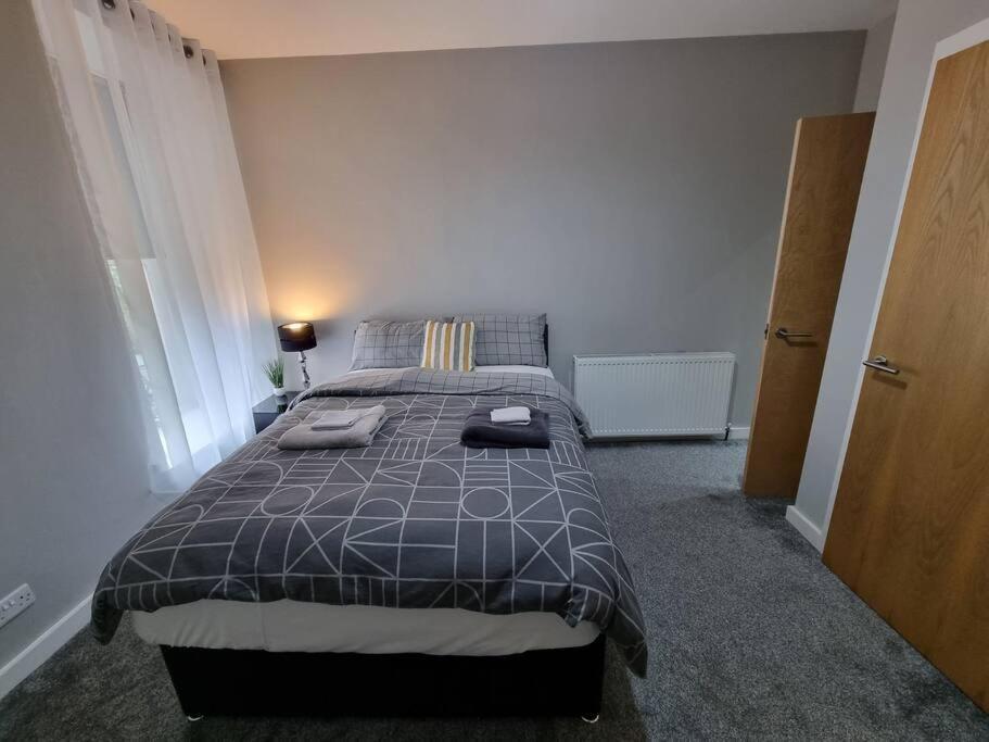 Lovely & Peaceful 2 Bedroom With En-suite, Leith,