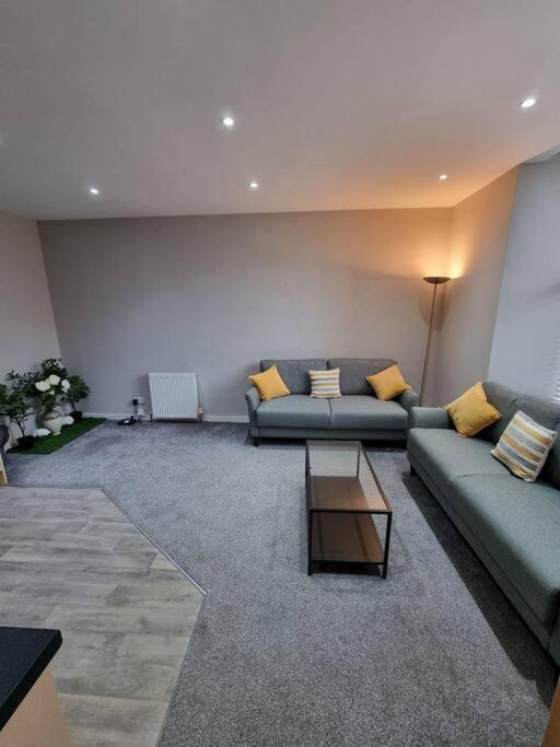 Lovely & Peaceful 2 Bedroom With En-suite, Leith, Edinburgh