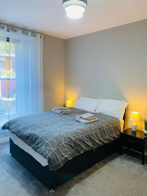 Lovely & Peaceful 2 Bedroom With En-suite, Leith, * Edinburgh