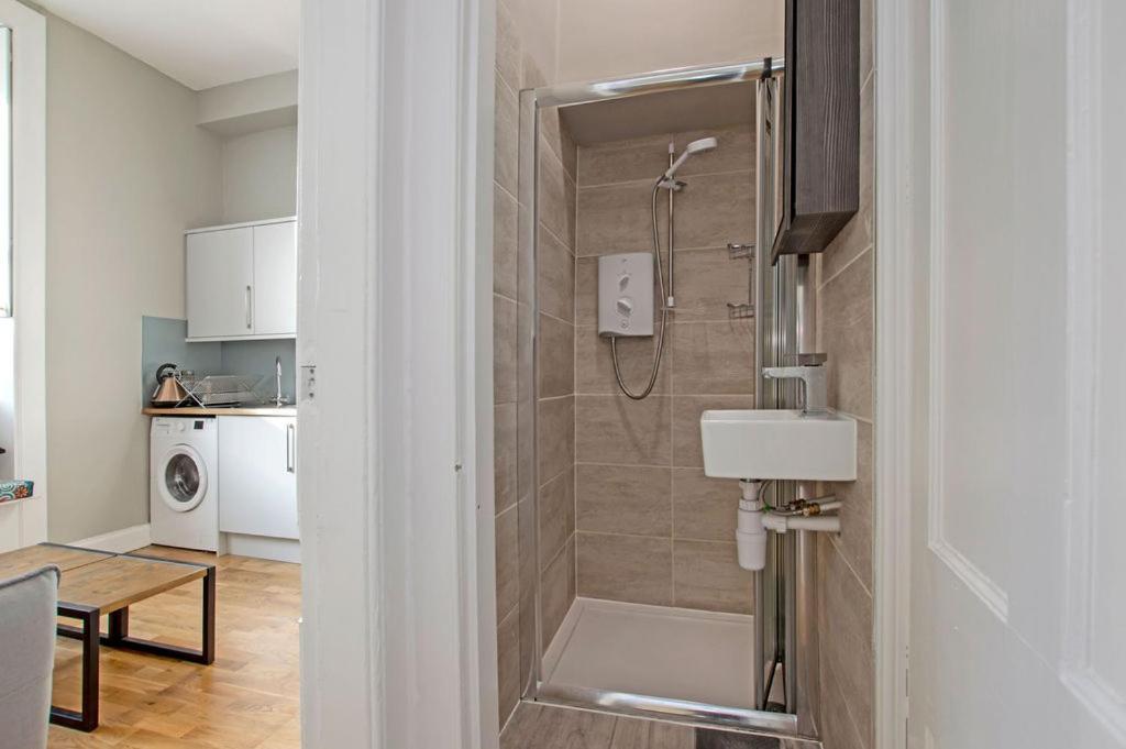 Centre 1-bed Flat, Sleeps 3 * Édimbourg