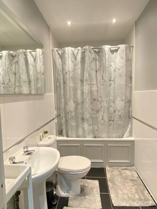 Lovely & Peaceful 2 Bedroom With En-suite, Leith, * Edinburgh