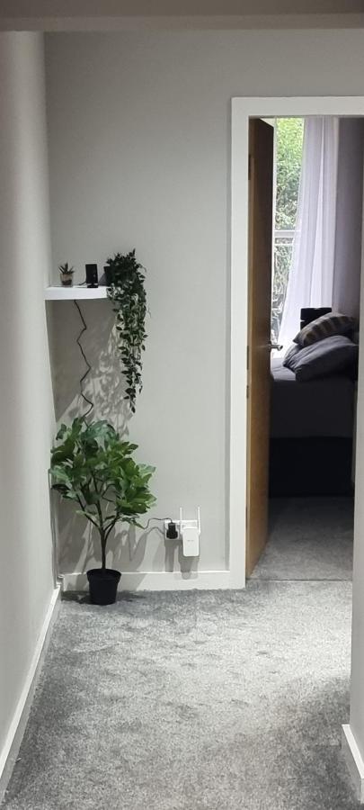 Lovely & Peaceful 2 Bedroom With En-suite, Leith, *