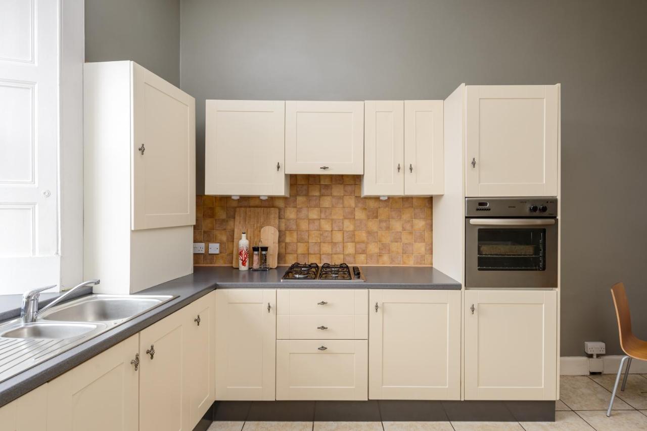 2 Bed Old Town - Next To Castle * Edinburgh