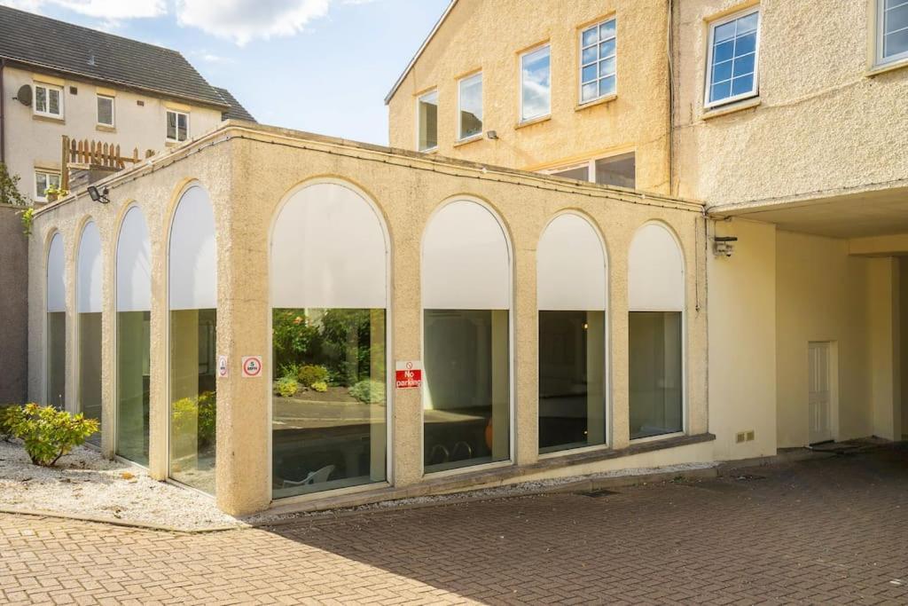 Central, Bright 2 Bed Flat - Pool & Sauna * Edinburgh