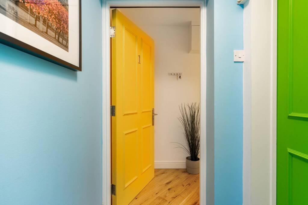 Central, Bright 2 Bed Flat - Pool & Sauna * Edinburgh
