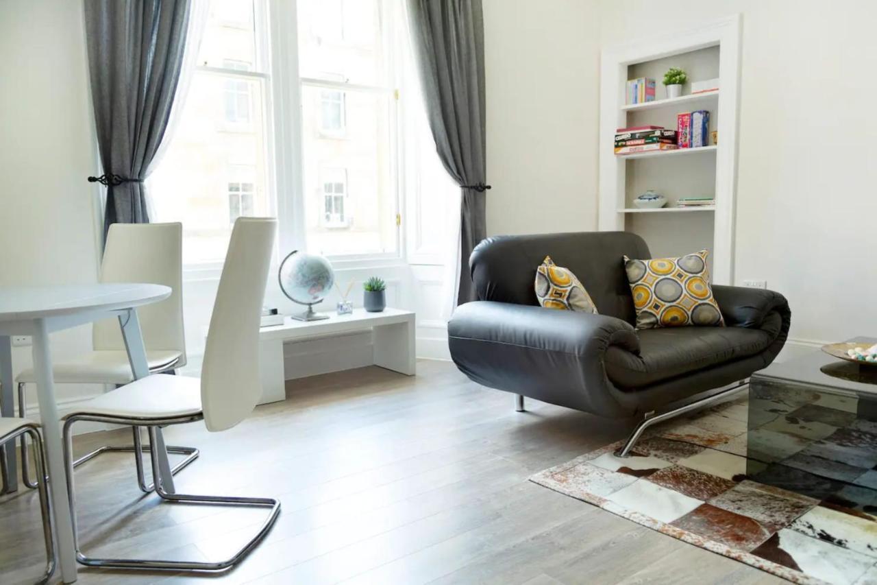 Bright 2 Bedroom Flat Next To Meadows Park *