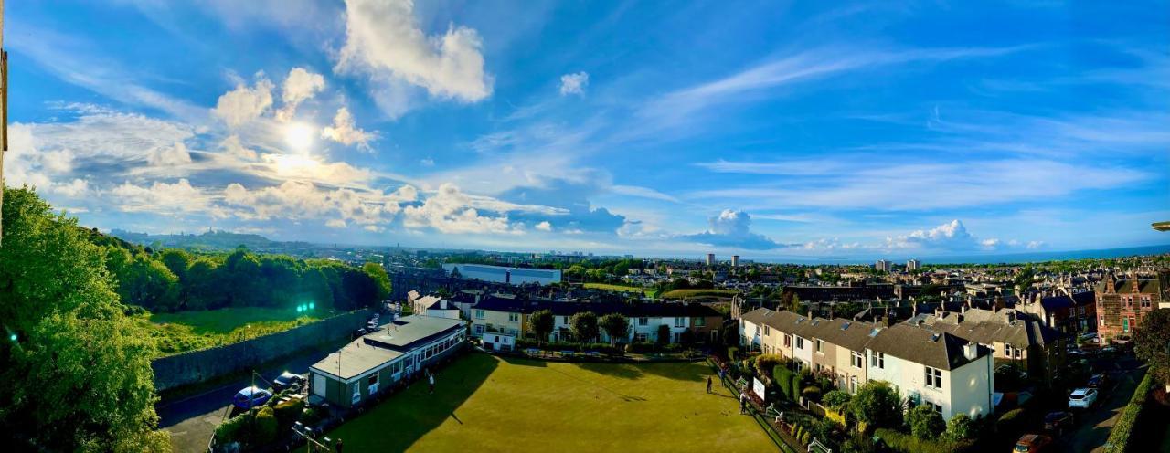 View In The Heart Of Edinburgh: Castle To Sea Edinburgh