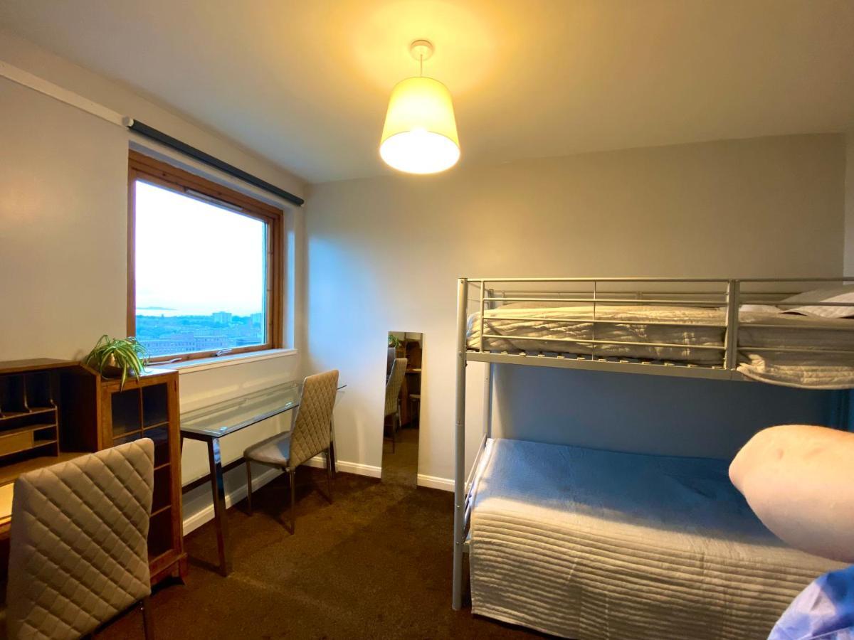 Apartment View In The Heart Of Edinburgh: Castle To Sea