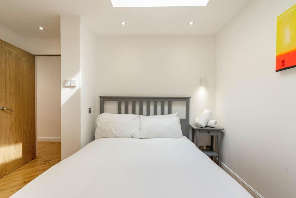 Central, Bright 2 Bed Flat - Pool & Sauna * Edinburgh