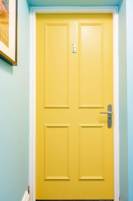 Central, Bright 2 Bed Flat - Pool & Sauna Edinburgh