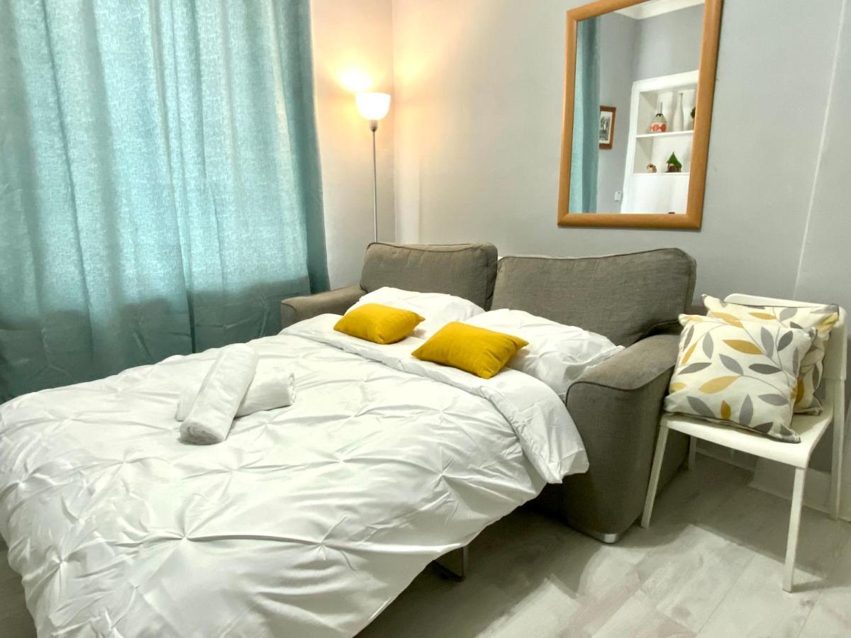 Cozy 1 Bedroom Tenement Flat *