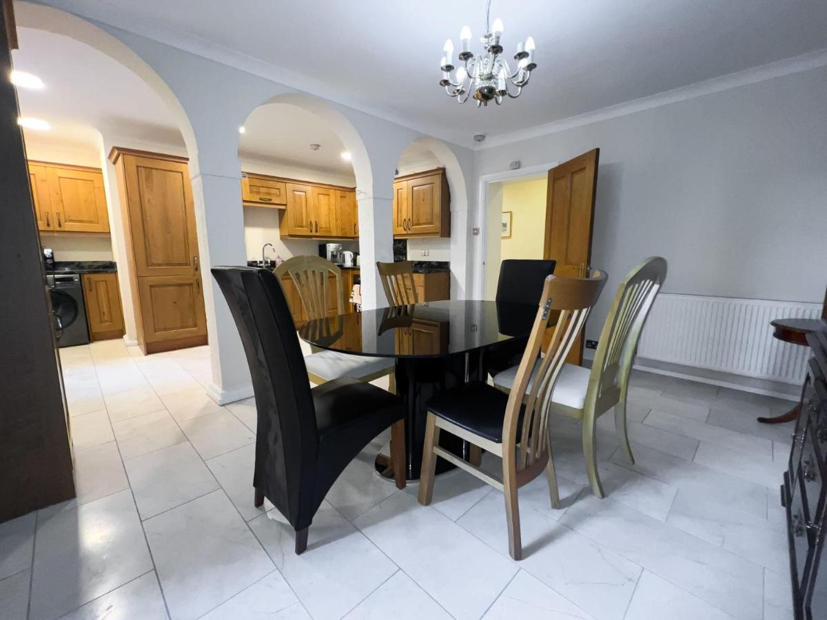 Spacious Flat Sleeps 8 Near Princes Street