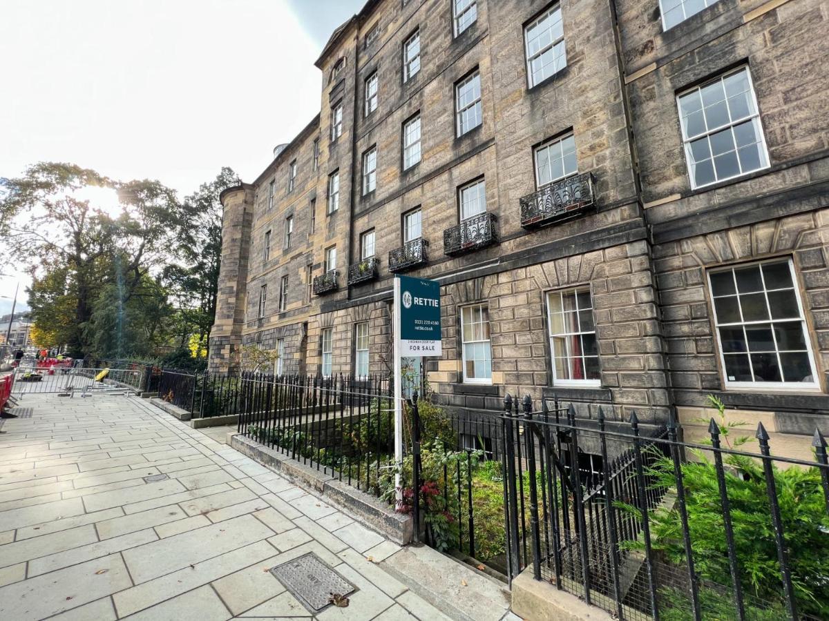 Spacious Flat Sleeps 8 Near Princes Street * Édimbourg
