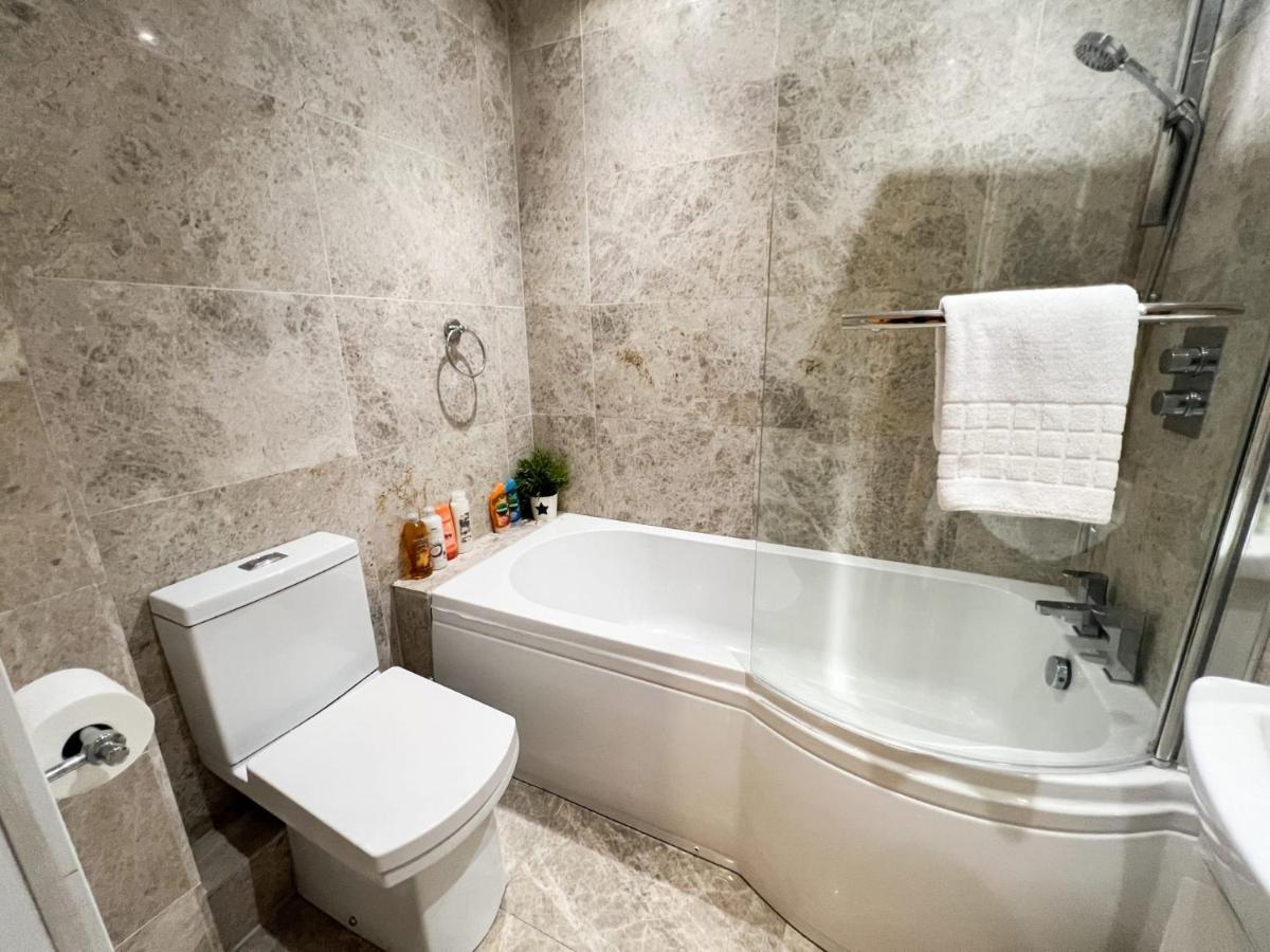 Spacious Flat Sleeps 8 Near Princes Street Appartement