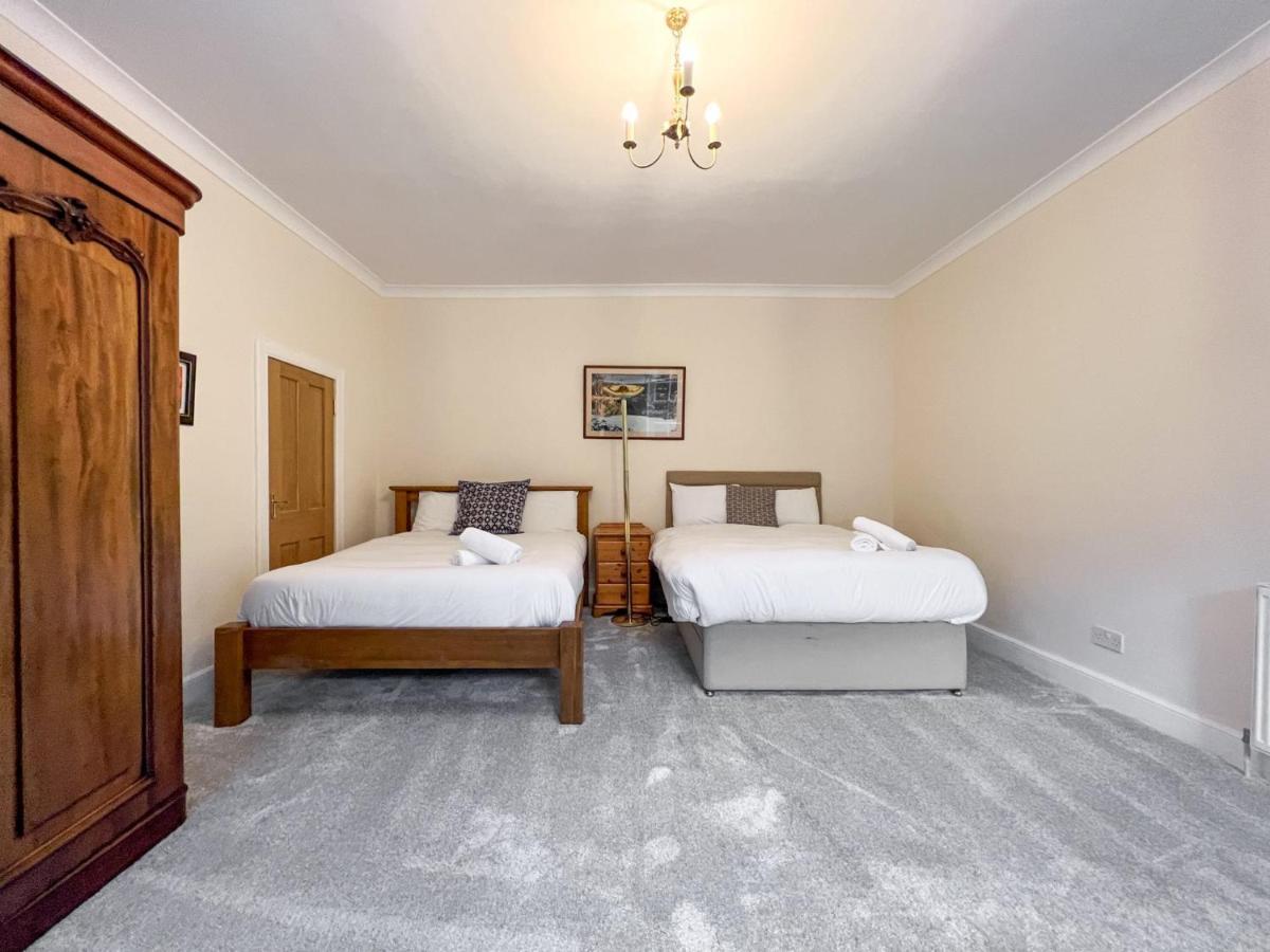 Spacious Flat Sleeps 8 Near Princes Street Appartement Édimbourg