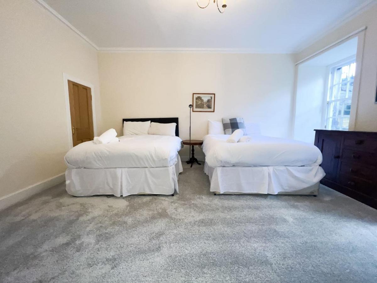 Spacious Flat Sleeps 8 Near Princes Street Édimbourg