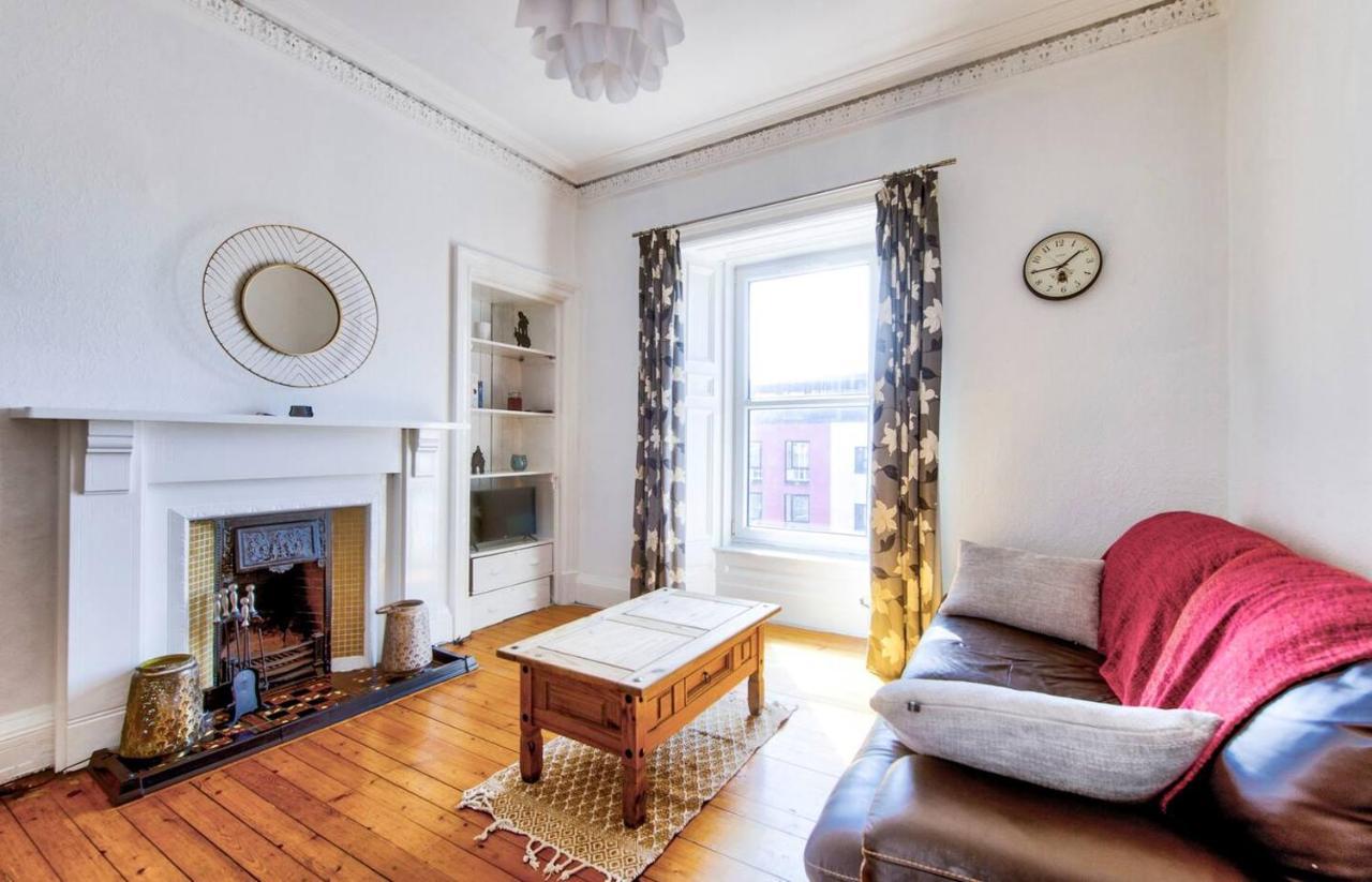Entire Period Flat By Centre