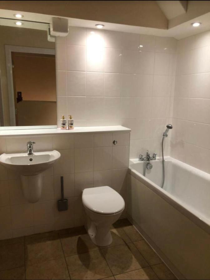 Apartment Private Parking 2 Bed 2 Bath Edinburgh
