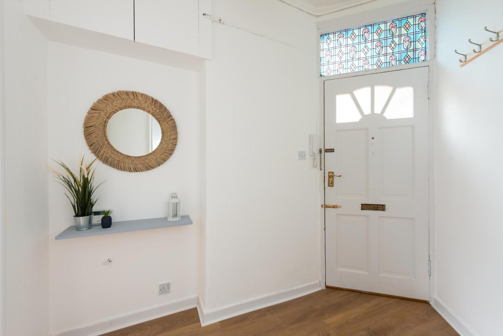 Apartment Lovely 1-bedroom In