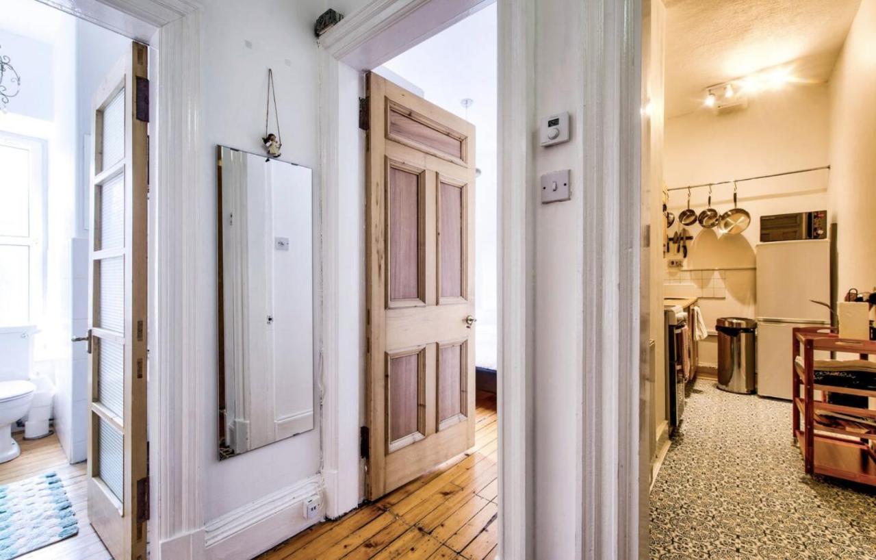 Entire Period Flat By Centre Apartment *