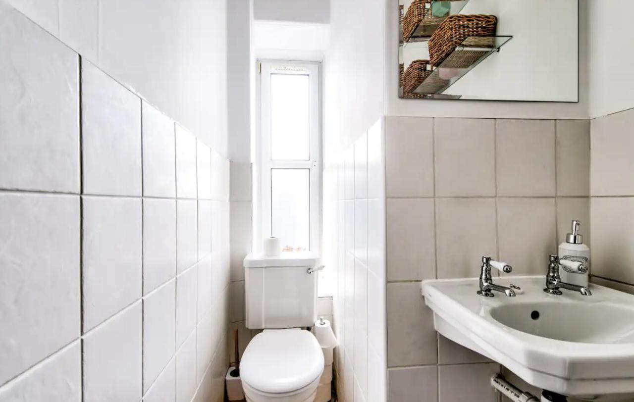 Entire Period Flat By Centre Apartment
