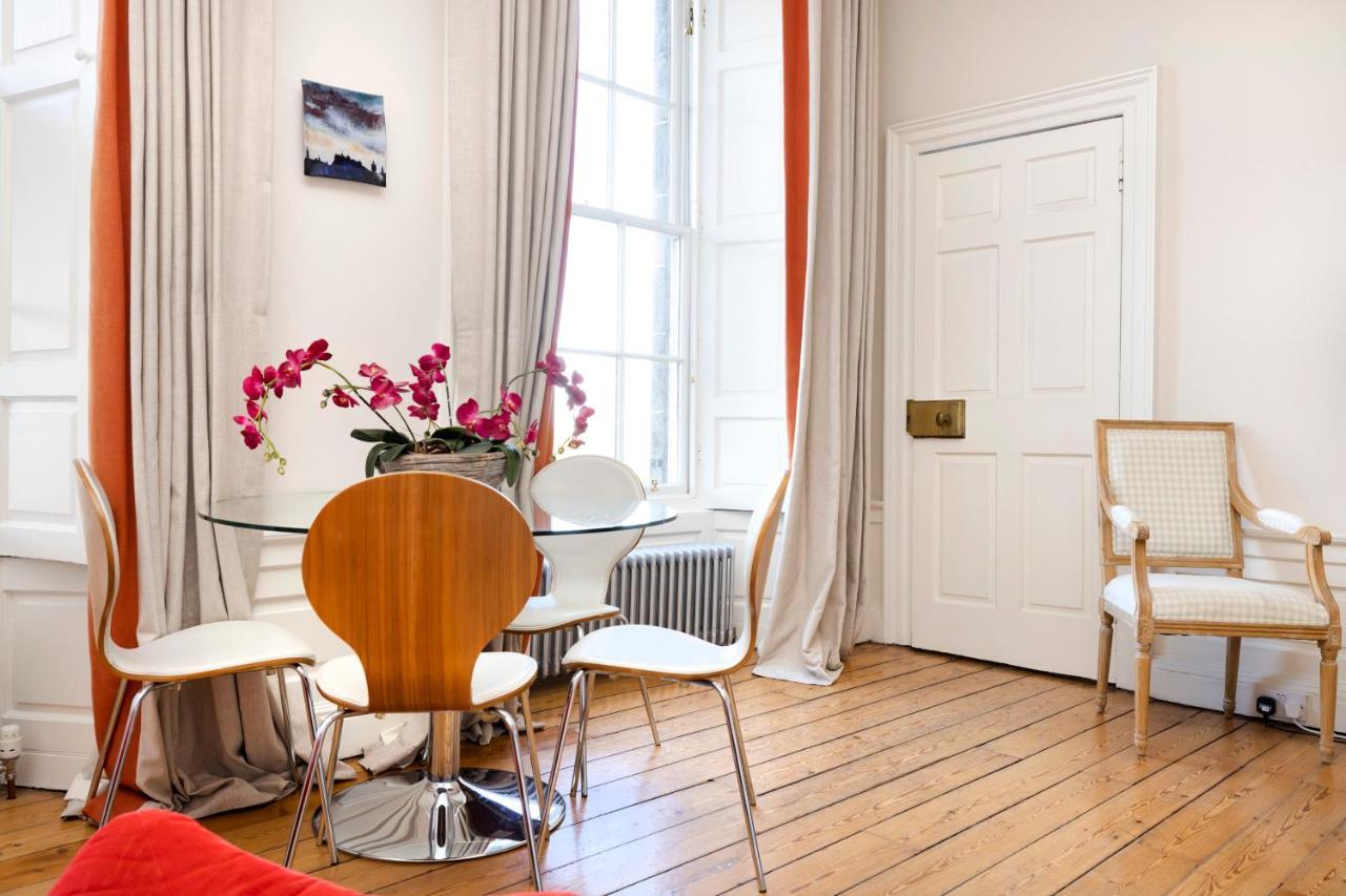 Joivy Contemporary Flat In The New Town Edinburgh