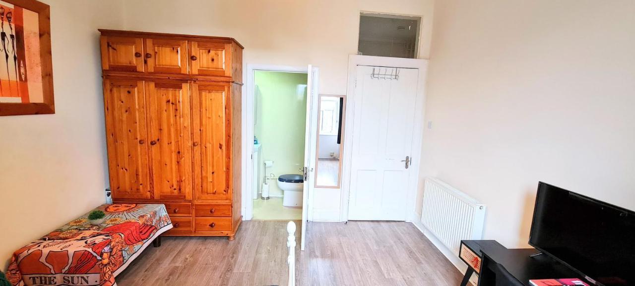 Guest house Spacious Ensuite In Centre - Five Star Amenities - Excellent Location Edinburgh
