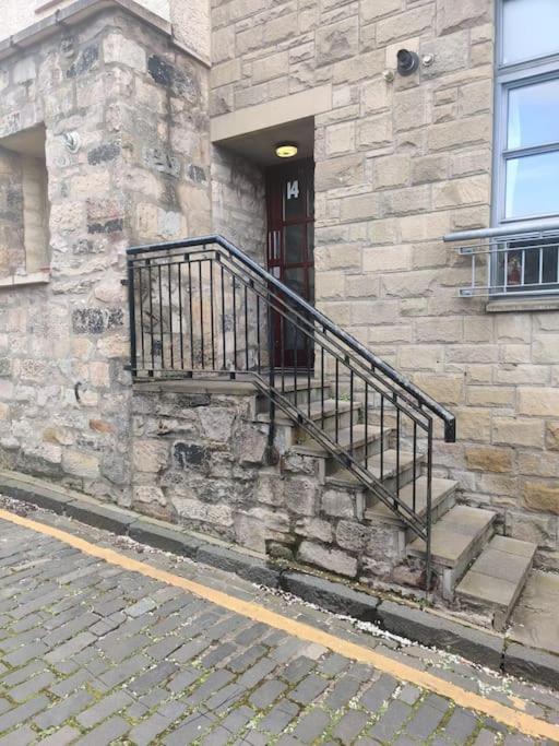Next To The Palace And Royal Mile With Parking *