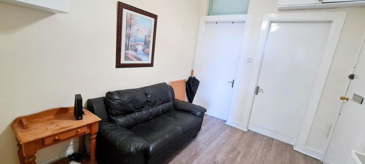 Guest house Spacious Ensuite In Centre - Five Star Amenities - Excellent Location *
