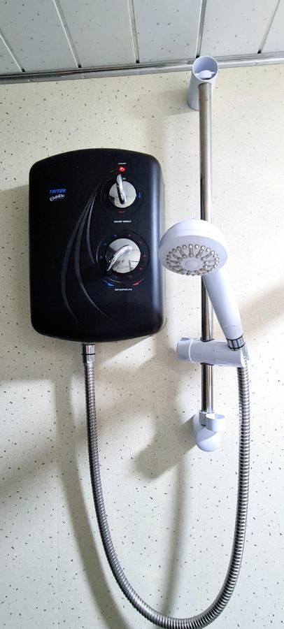 Spacious Ensuite In Centre - Five Star Amenities - Excellent Location Guest house