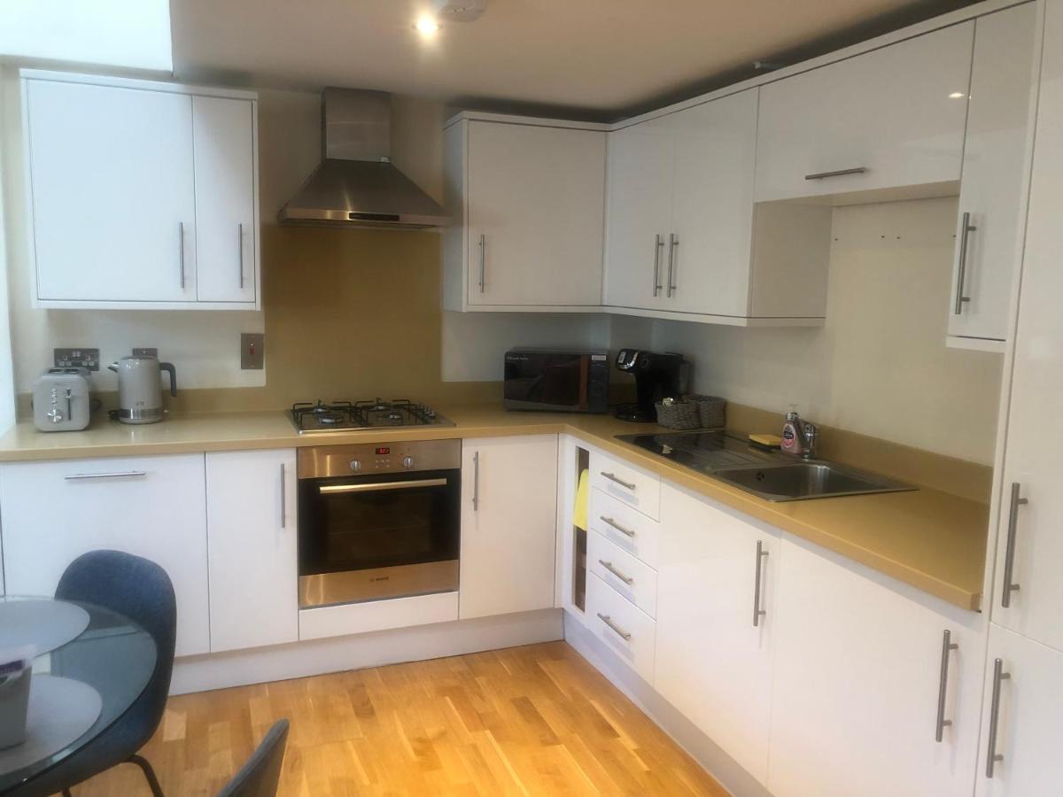 Private Parking 2 Bed 2 Bath Apartment