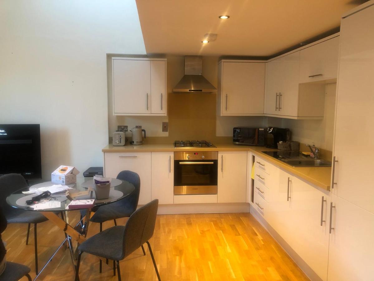 Private Parking 2 Bed 2 Bath Apartment Edinburgh