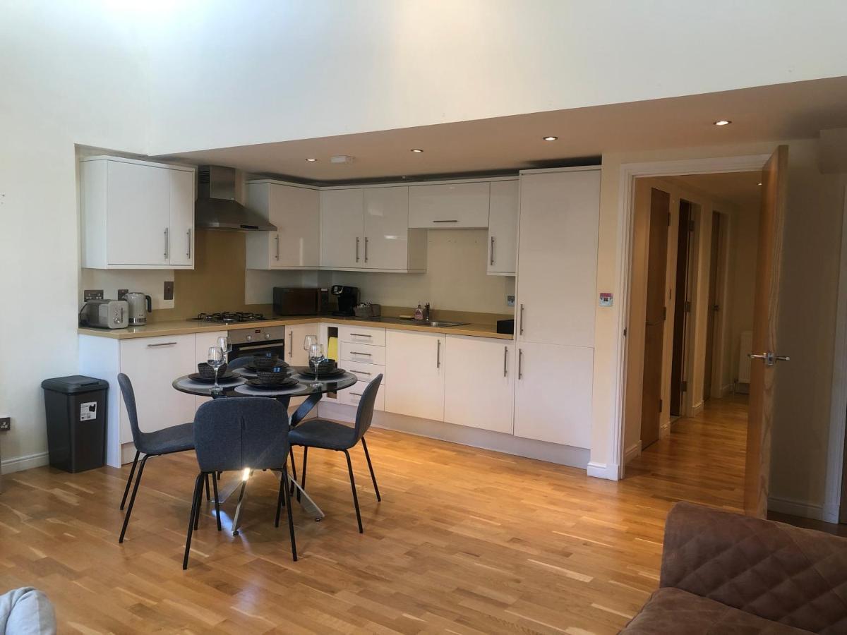 Apartment Private Parking 2 Bed 2 Bath Edinburgh