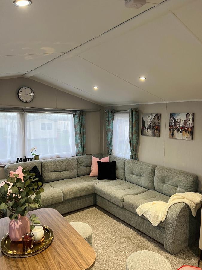 Lovely 3 Bedroom In Seton Wi-fi Xbox Camping
